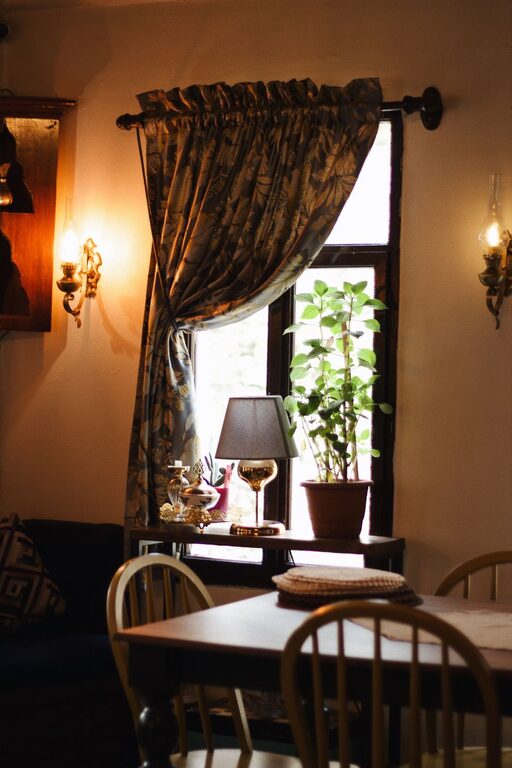 Tips for creating a cosy and inviting home environment on a budget